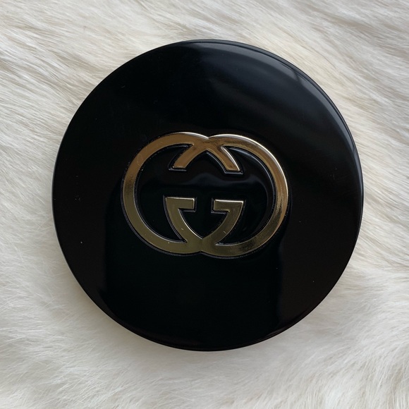 Gucci Other - GUCCI Luxe Finishing Powder | Shade 10